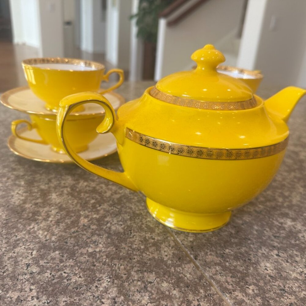 Tea Set - Picture 3 of 3